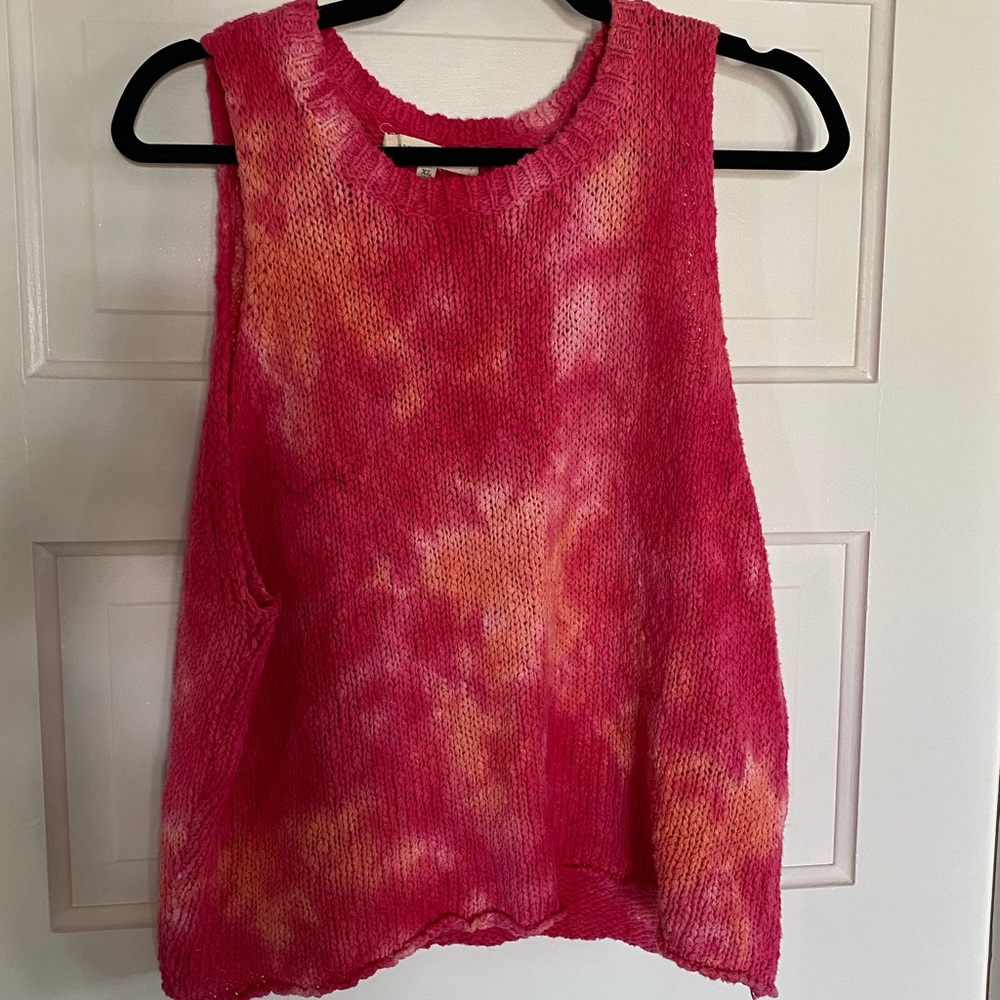 Pink cropped sweater tank
